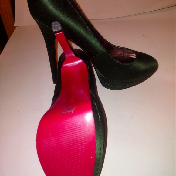 Paris Hilton stilettos, size 10 medium, green satin, euc - Picture 7 of 7